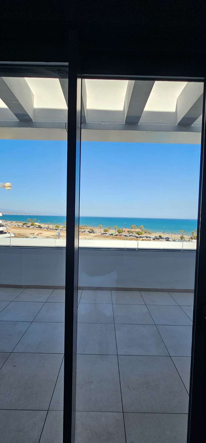 Ático espectacular en primera línea de playa – Vistas frontales al mar