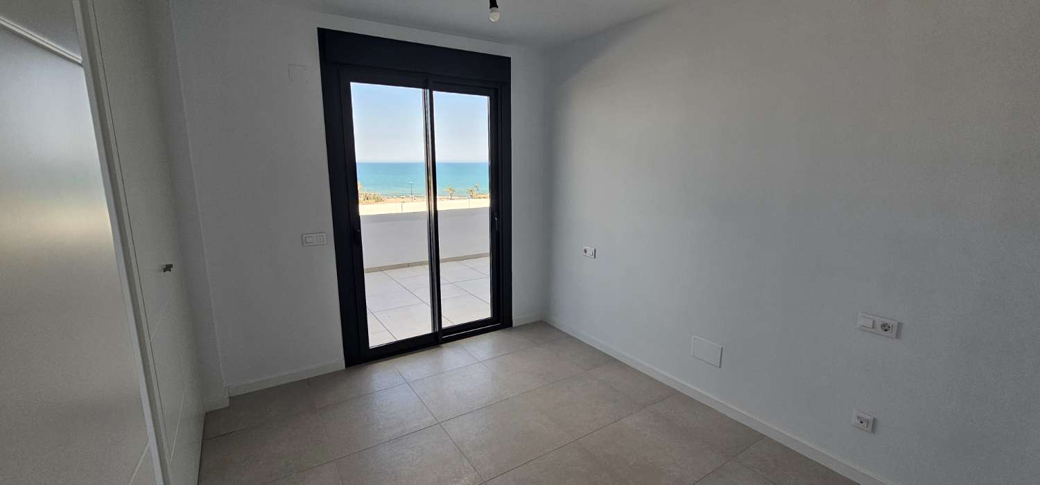 Ático espectacular en primera línea de playa – Vistas frontales al mar