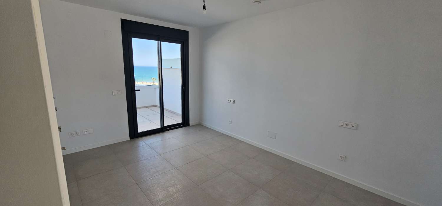 Ático espectacular en primera línea de playa – Vistas frontales al mar