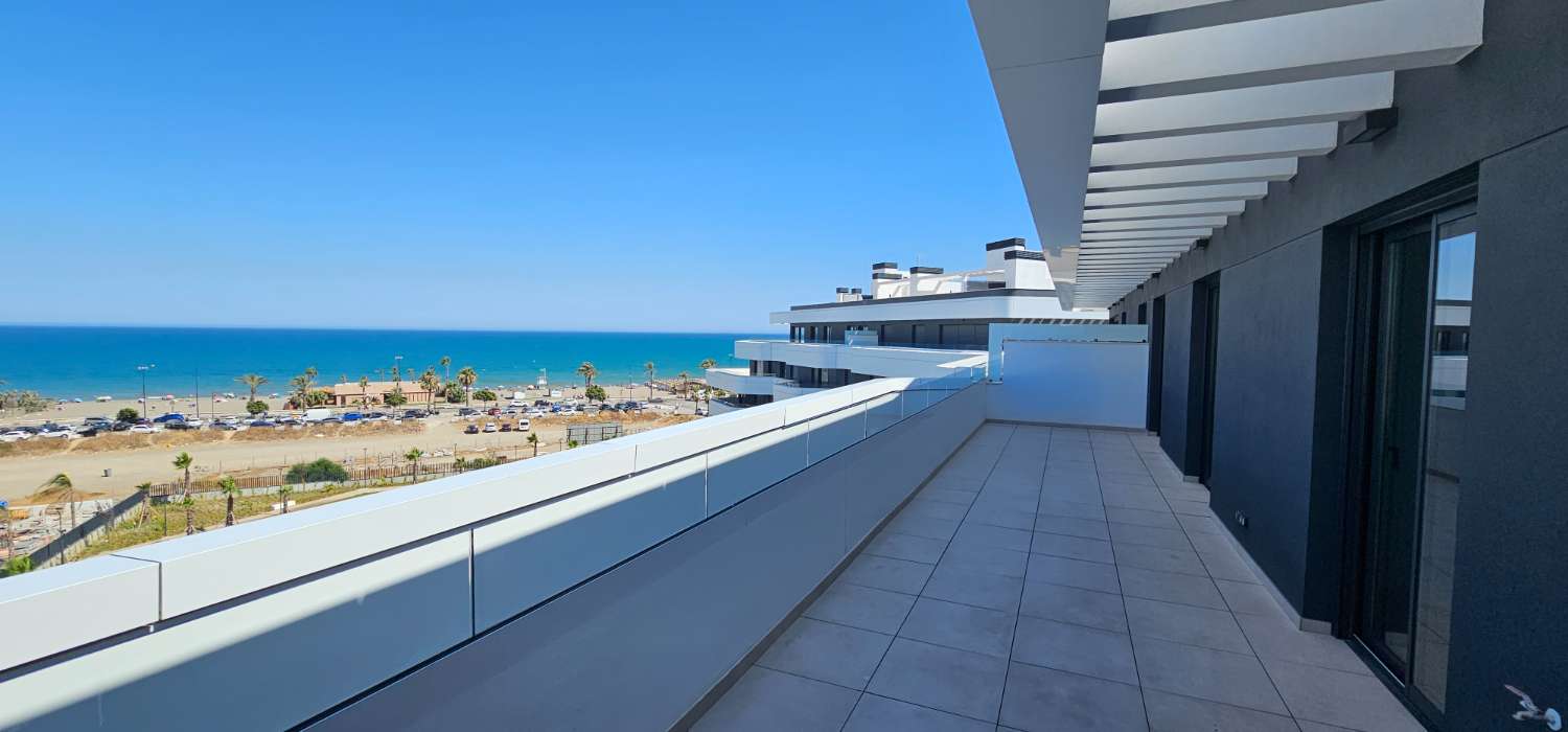 Ático espectacular en primera línea de playa – Vistas frontales al mar