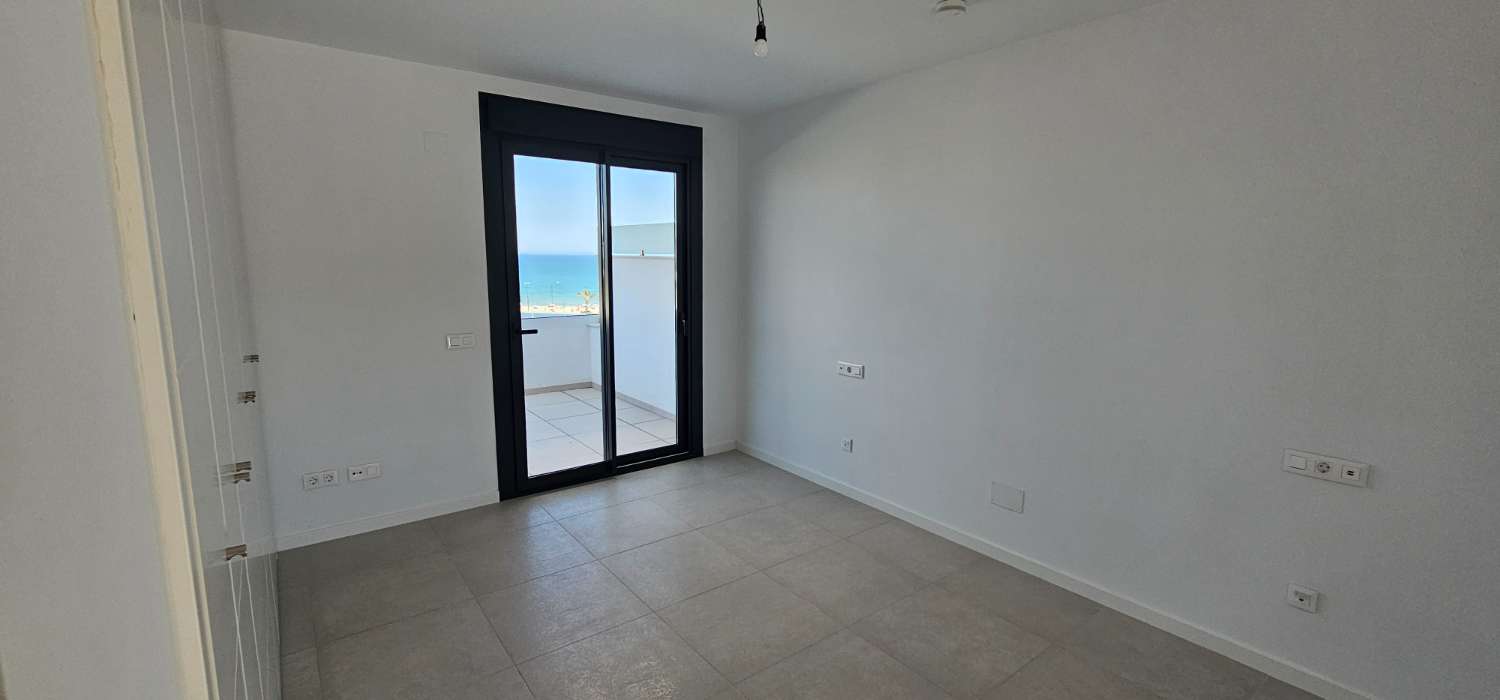 Ático espectacular en primera línea de playa – Vistas frontales al mar