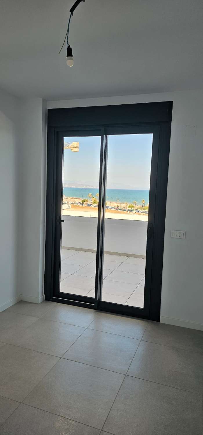 Ático espectacular en primera línea de playa – Vistas frontales al mar