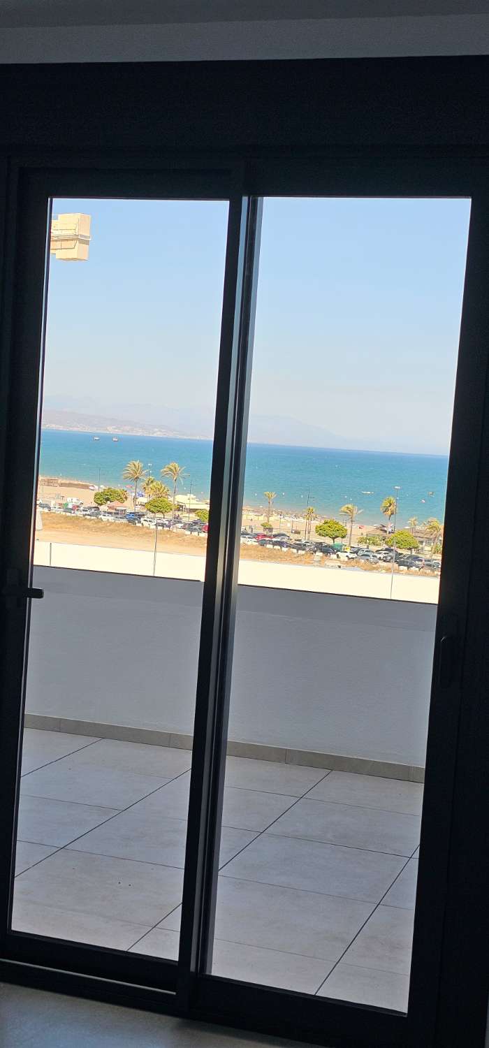 Ático espectacular en primera línea de playa – Vistas frontales al mar