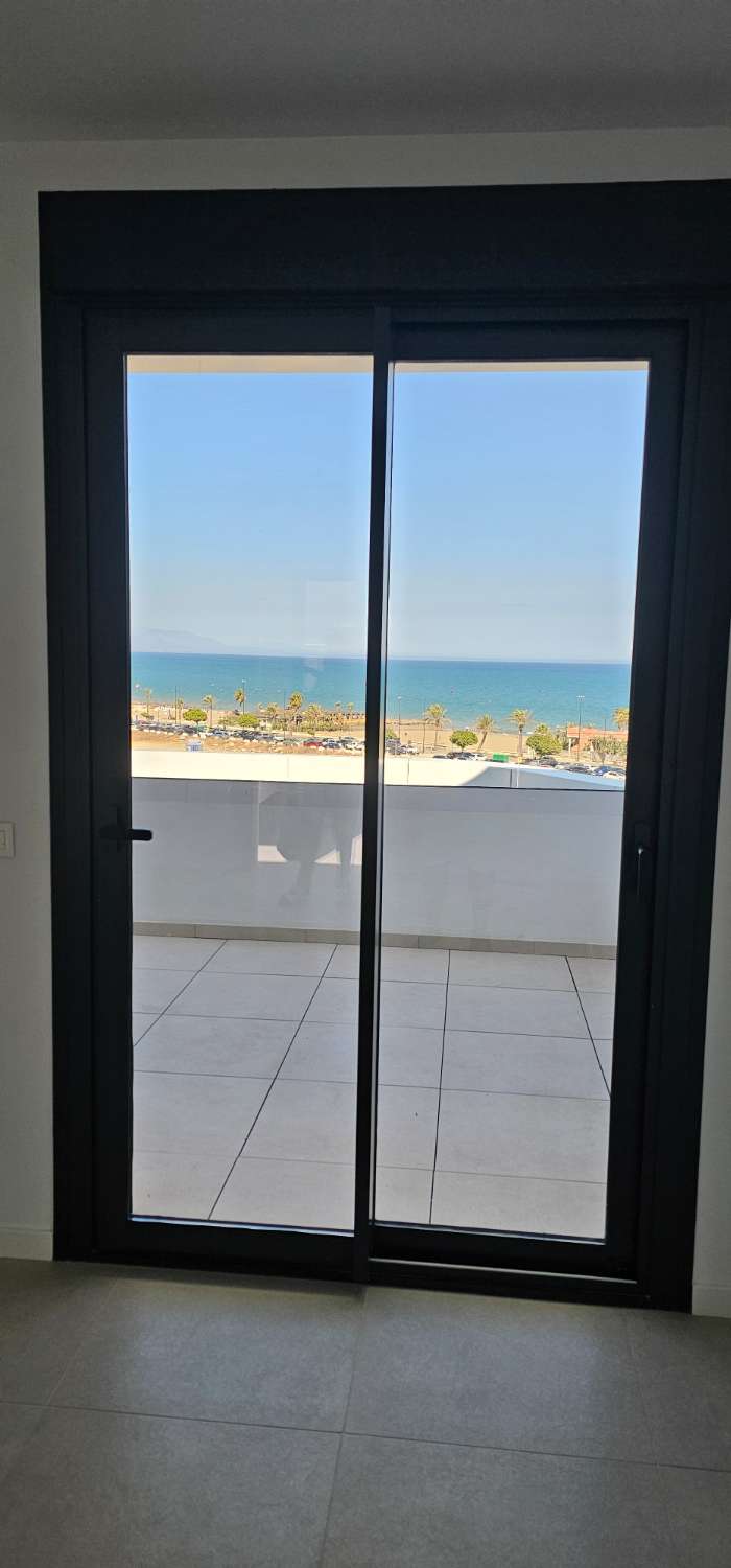 Ático espectacular en primera línea de playa – Vistas frontales al mar