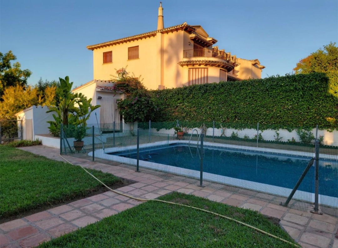 Villa independiente en venta en Alhaurin de la Torre