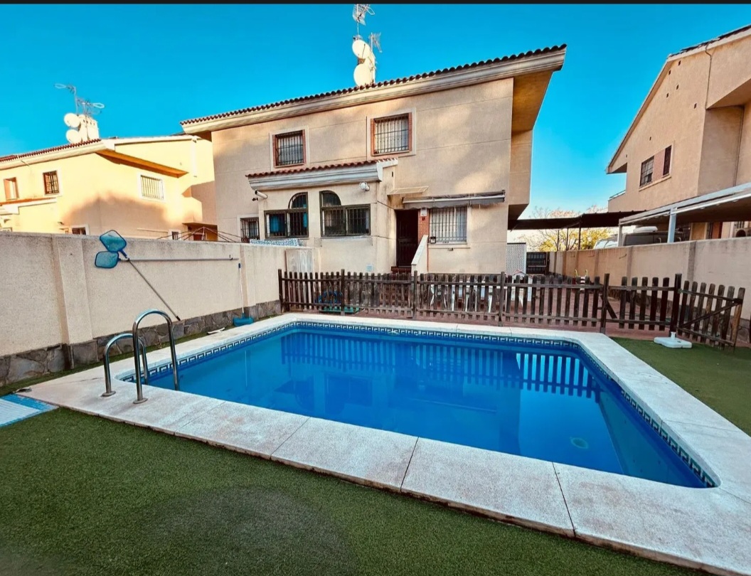 Chalet te koop in Alhaurín de la Torre