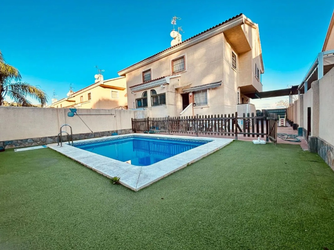 Chalet te koop in Alhaurín de la Torre