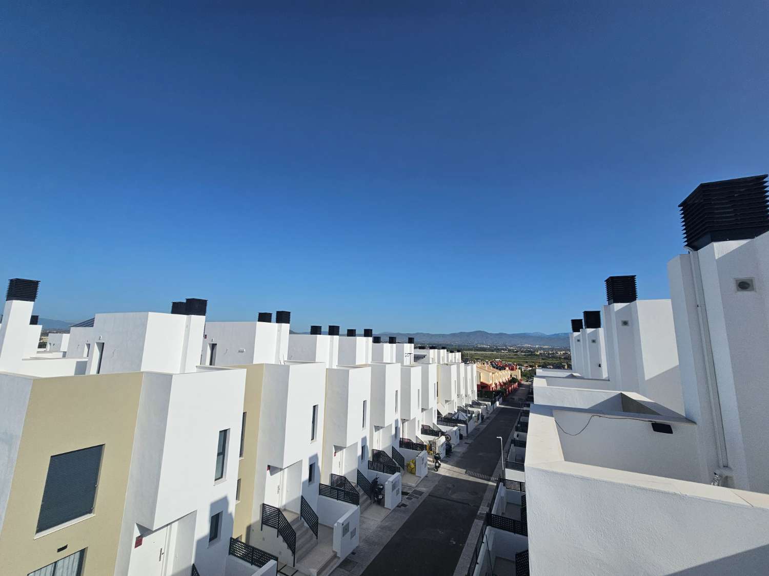 Magnifico adosado seminuevo en Santa Clara, Alhaurin de la Torre