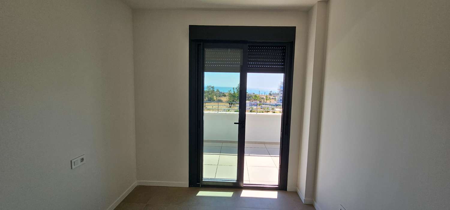 Ático de ensueño a estrenar en Los Álamos – Vistas frontales al mar