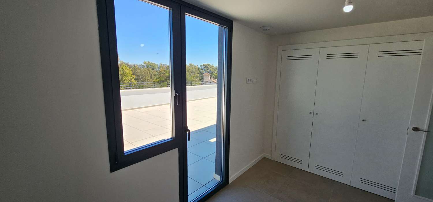 Ático de ensueño a estrenar en Los Álamos – Vistas frontales al mar