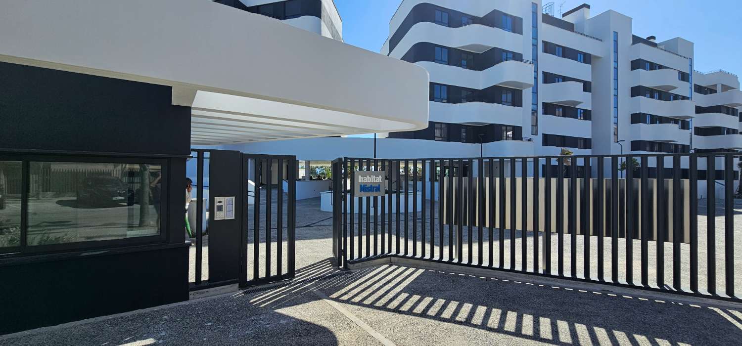 Ático de ensueño a estrenar en Los Álamos – Vistas frontales al mar