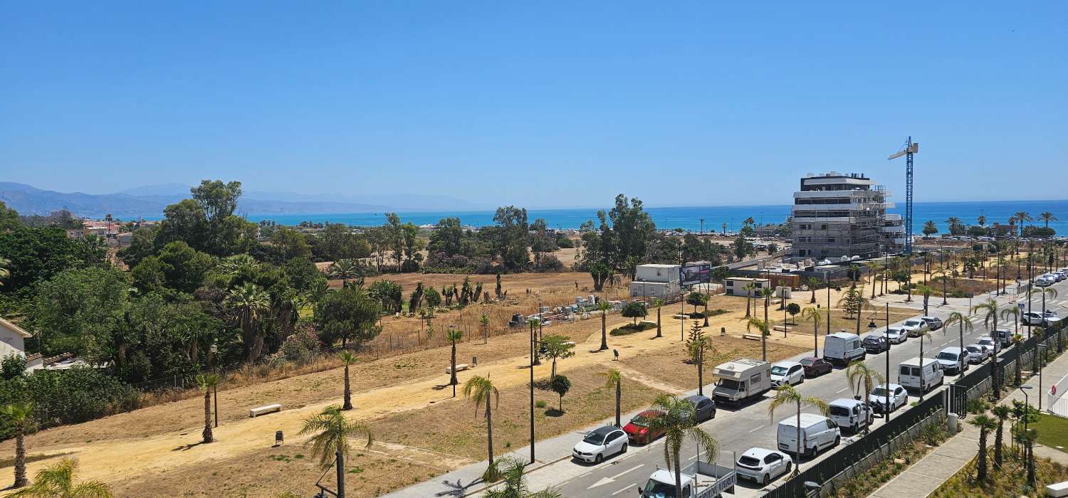 Ático de ensueño a estrenar en Los Álamos – Vistas frontales al mar