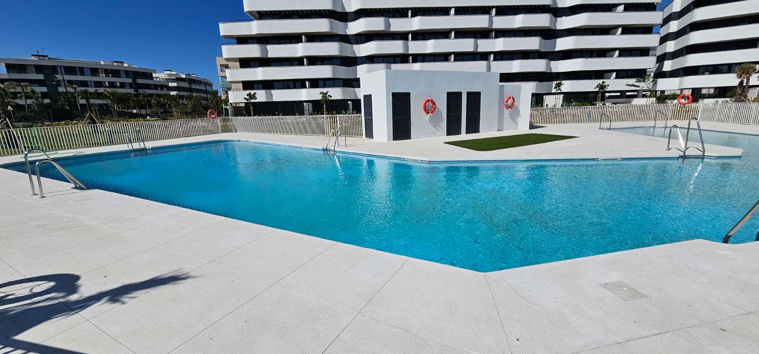 Ático de ensueño a estrenar en Los Álamos – Vistas frontales al mar