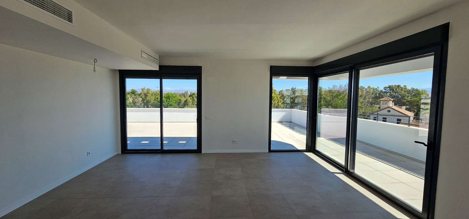 Ático de ensueño a estrenar en Los Álamos – Vistas frontales al mar