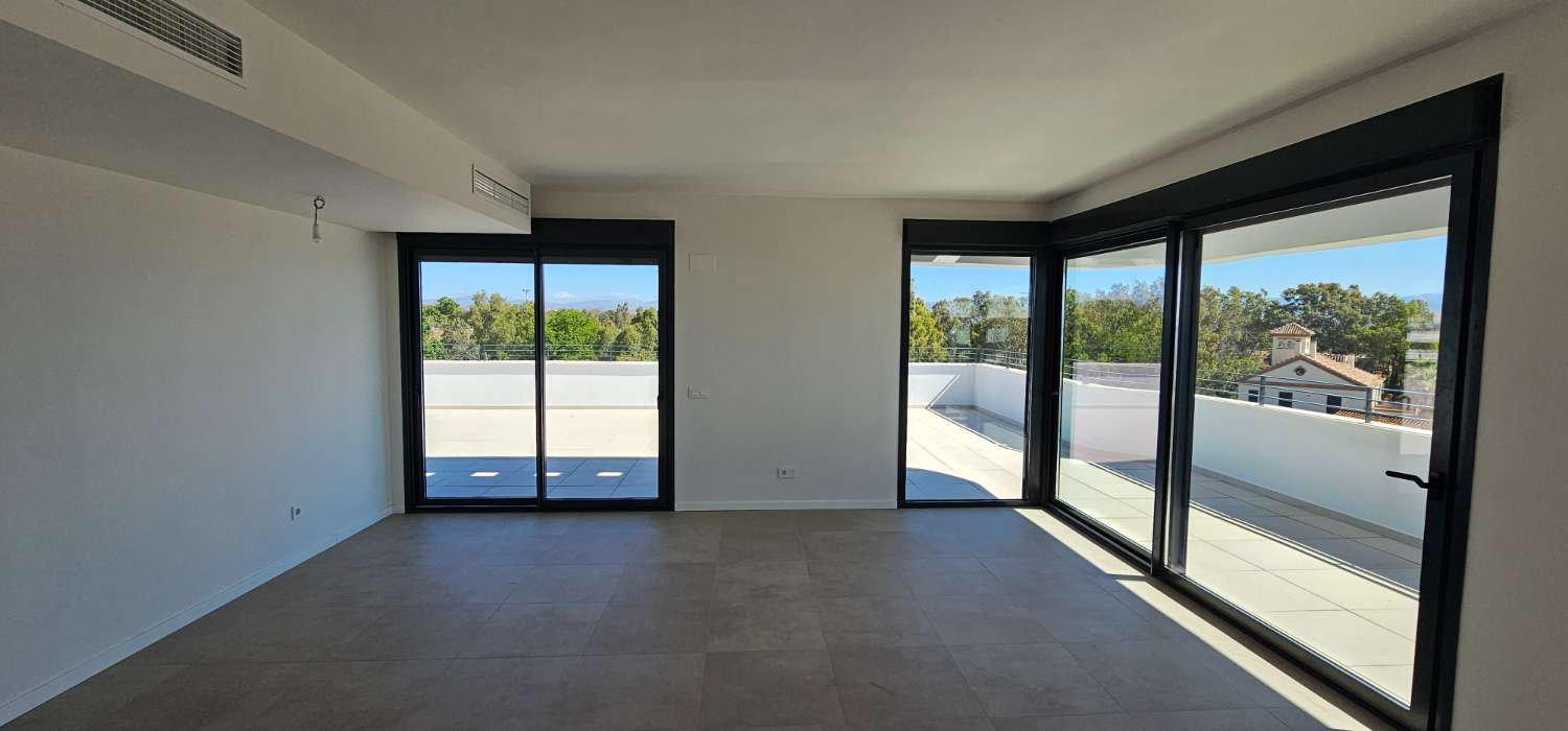 Ático de ensueño a estrenar en Los Álamos – Vistas frontales al mar