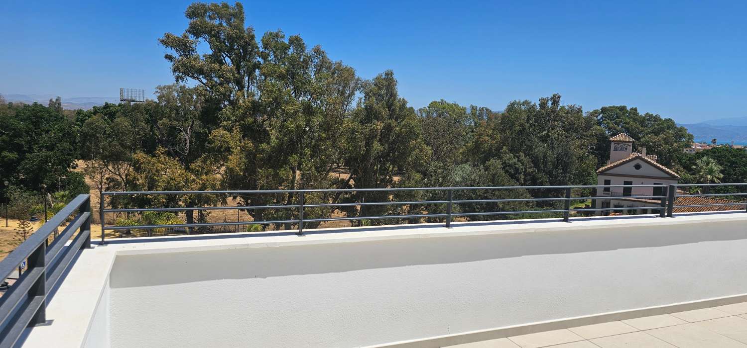 Ático de ensueño a estrenar en Los Álamos – Vistas frontales al mar