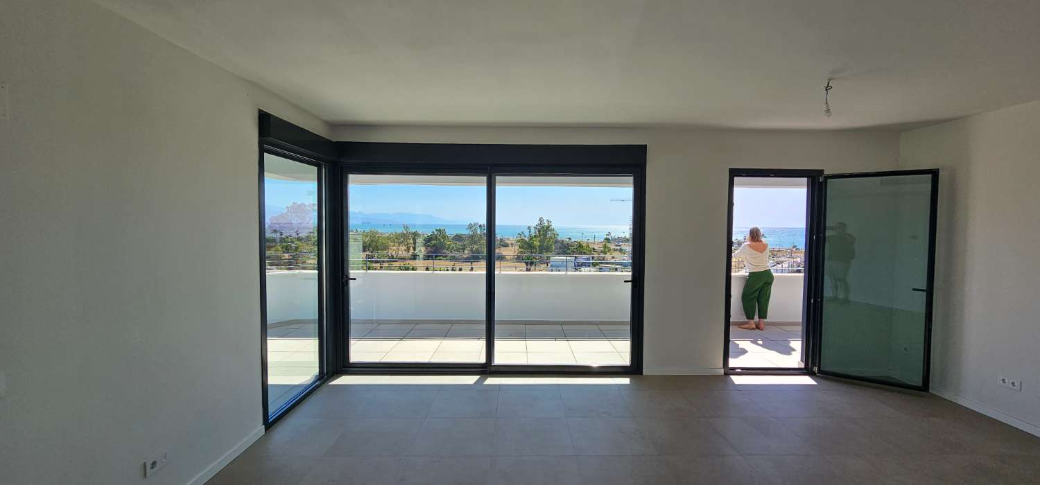 Ático de ensueño a estrenar en Los Álamos – Vistas frontales al mar