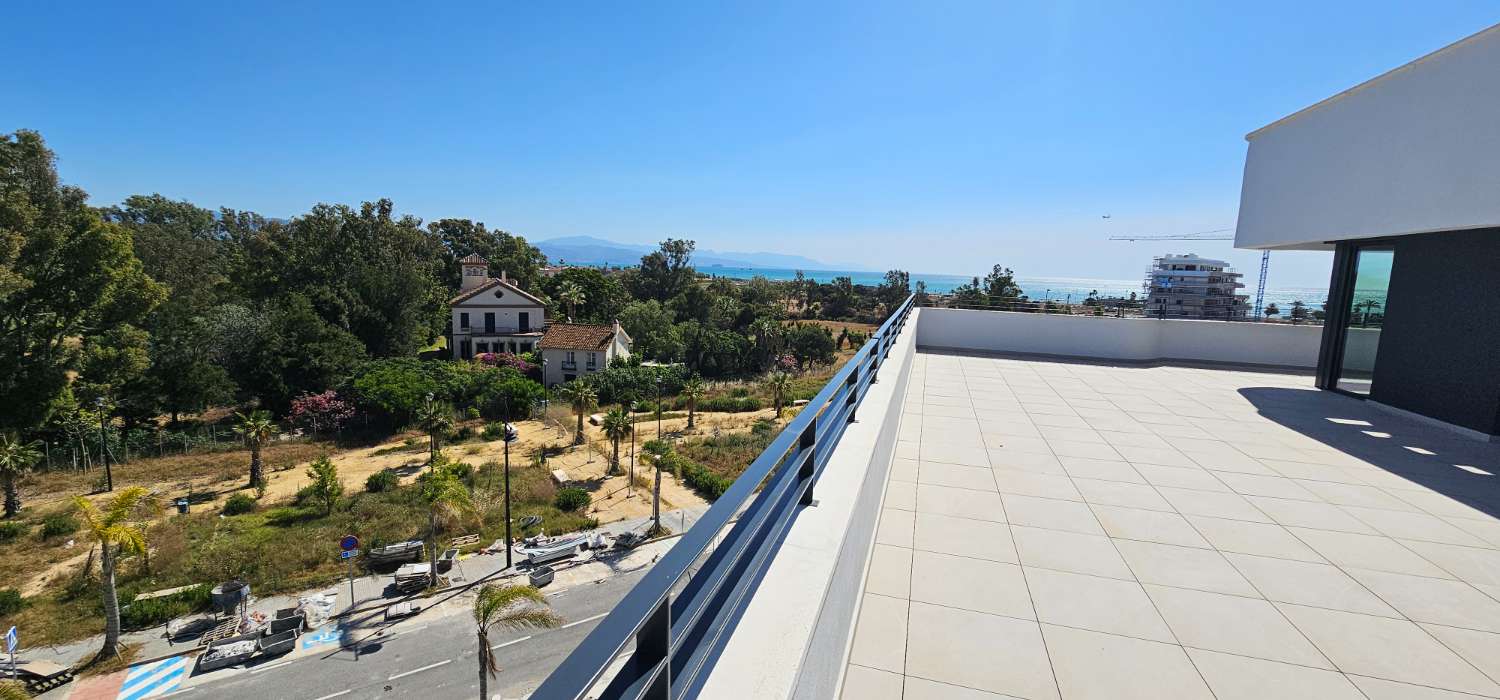 Ático de ensueño a estrenar en Los Álamos – Vistas frontales al mar