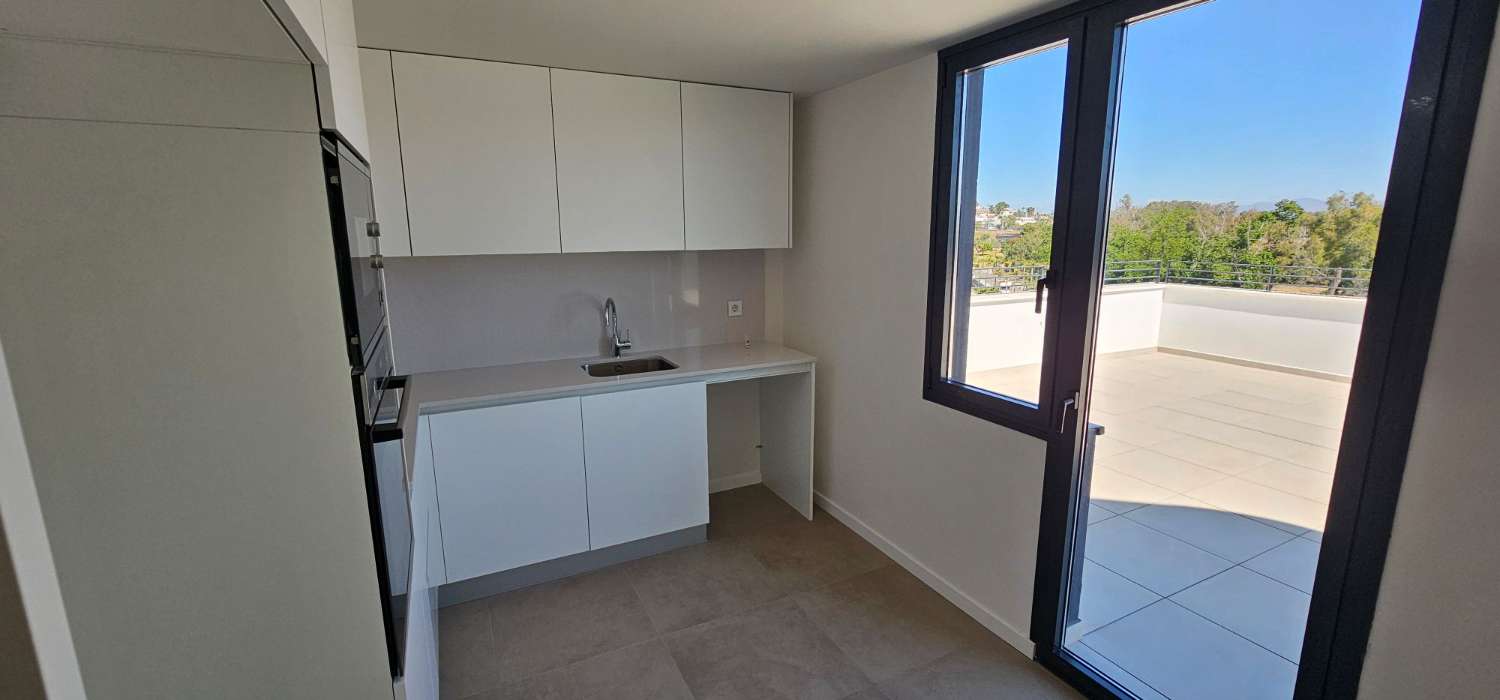 Ático de ensueño a estrenar en Los Álamos – Vistas frontales al mar