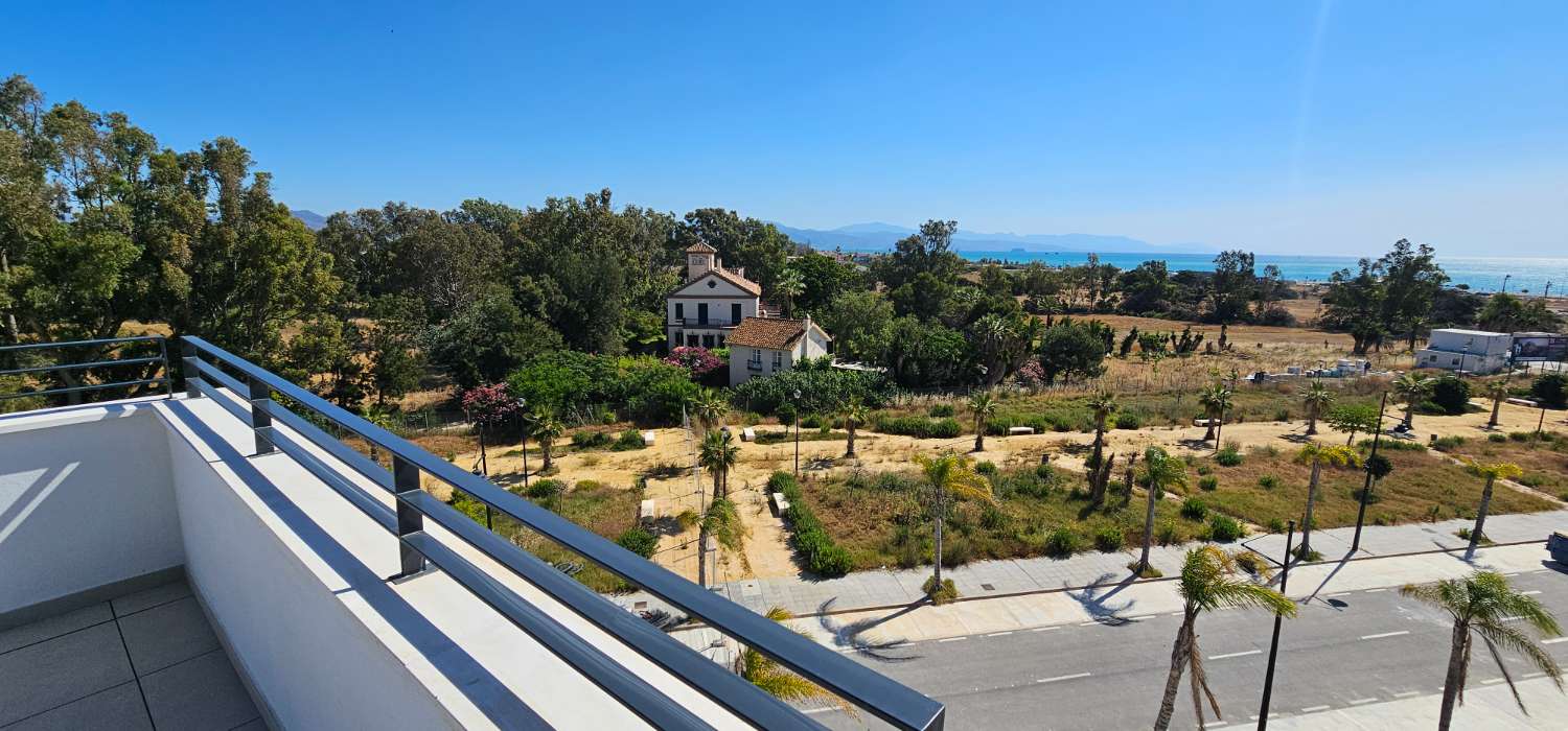 Ático de ensueño a estrenar en Los Álamos – Vistas frontales al mar