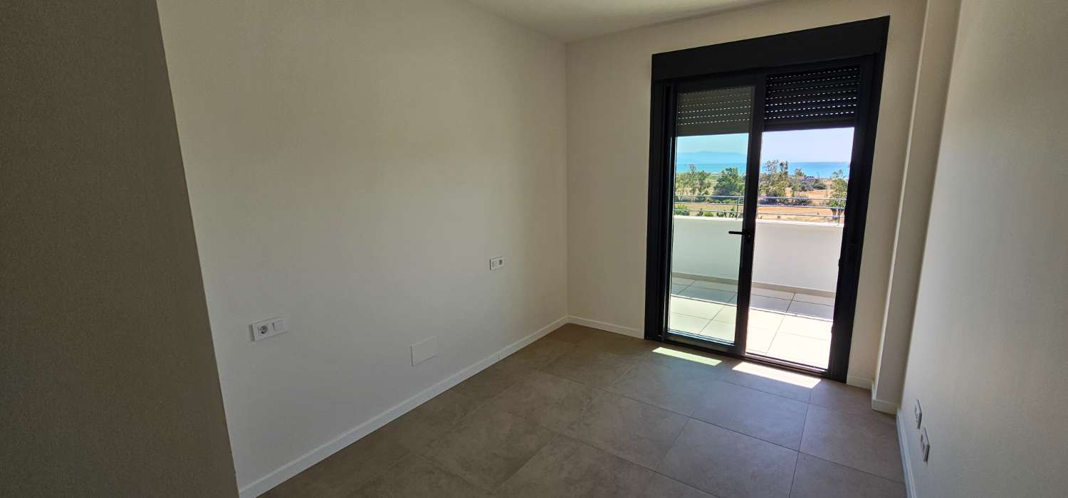 Ático de ensueño a estrenar en Los Álamos – Vistas frontales al mar