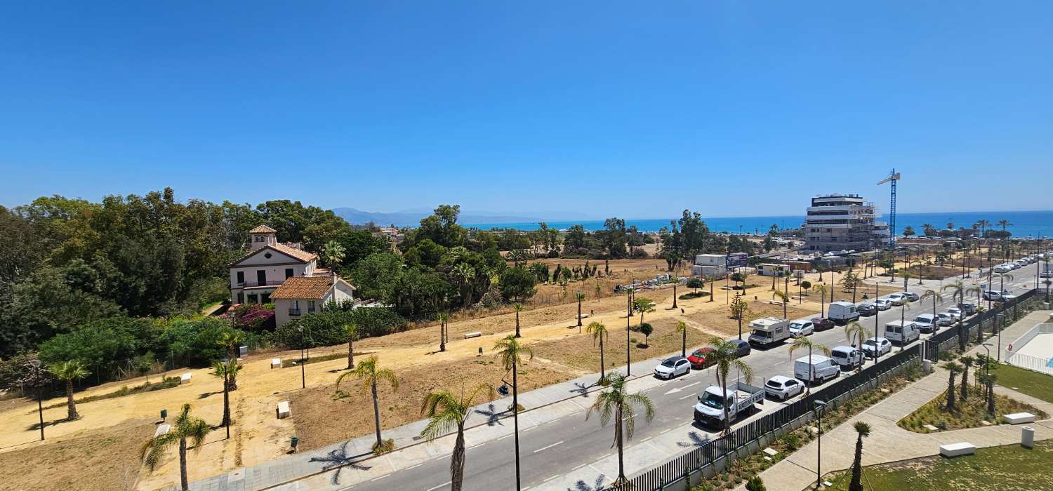 Ático de ensueño a estrenar en Los Álamos – Vistas frontales al mar