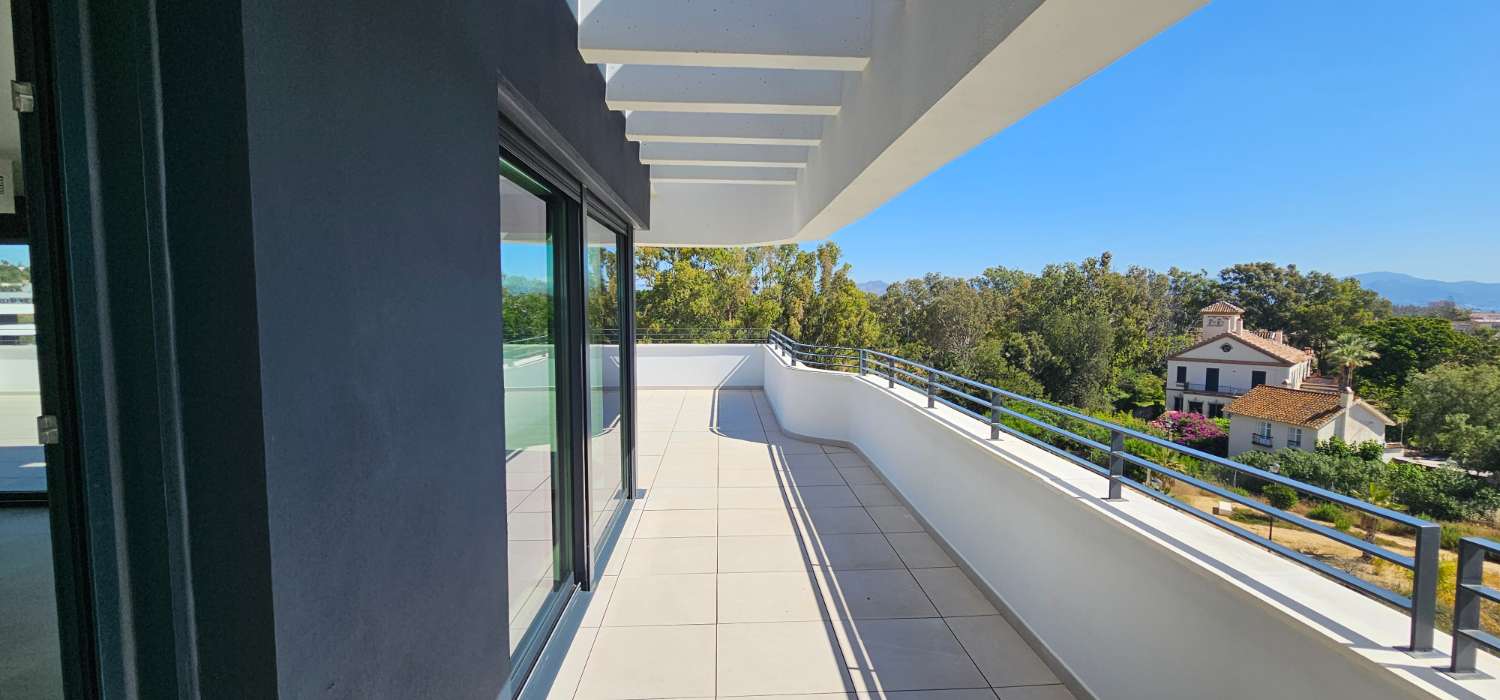 Ático de ensueño a estrenar en Los Álamos – Vistas frontales al mar