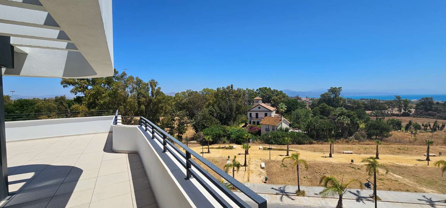 Ático de ensueño a estrenar en Los Álamos – Vistas frontales al mar