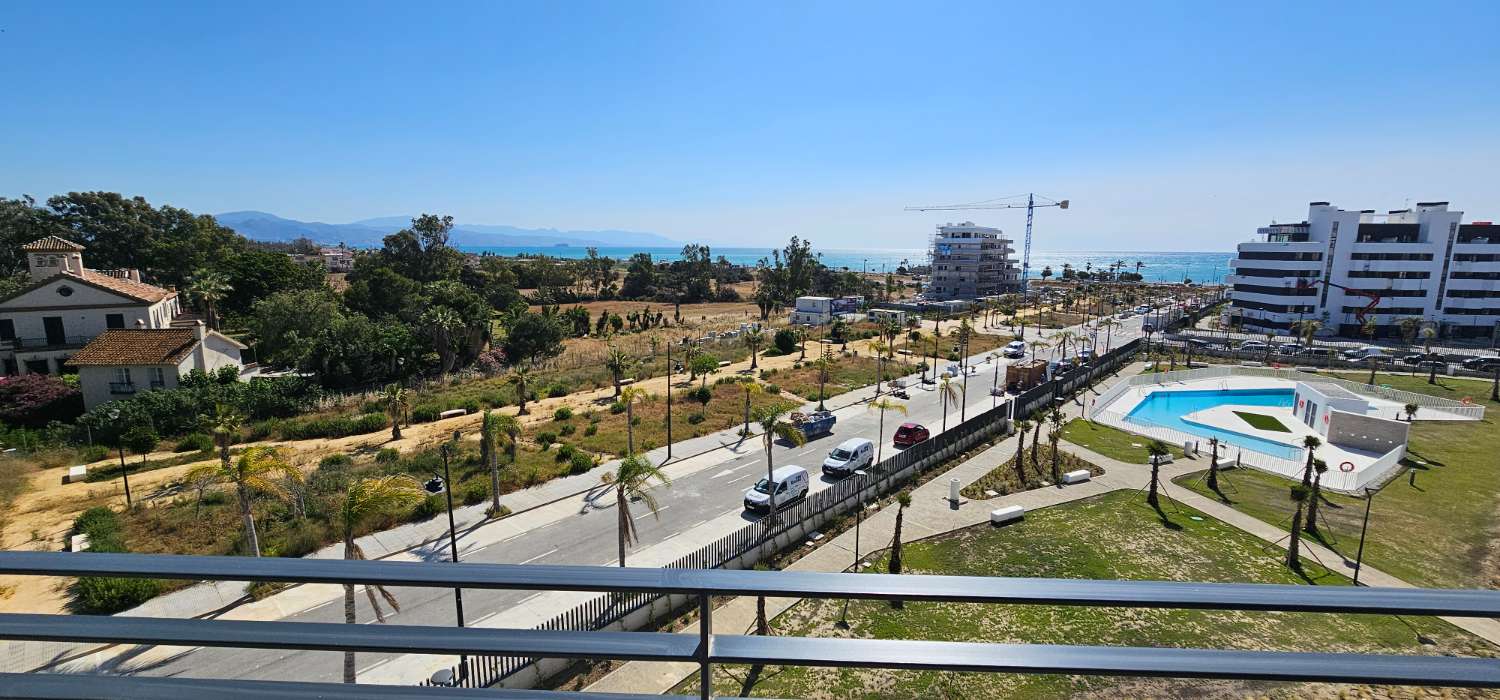 Ático de ensueño a estrenar en Los Álamos – Vistas frontales al mar