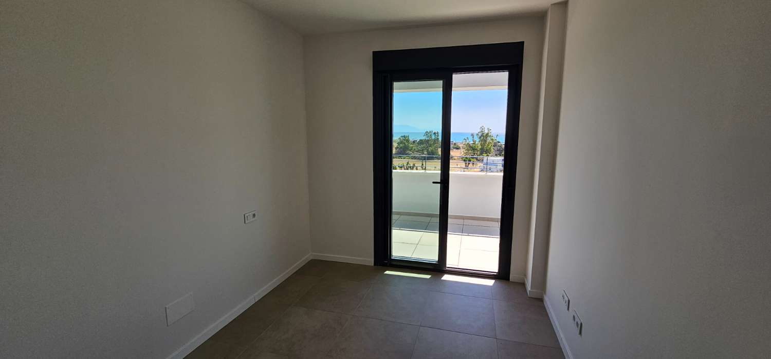 Ático de ensueño a estrenar en Los Álamos – Vistas frontales al mar