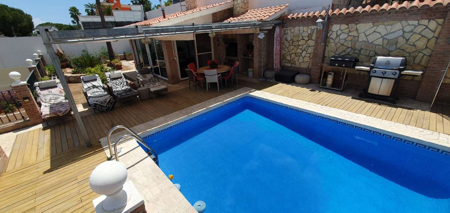 Villa for sale in Alhaurín de la Torre
