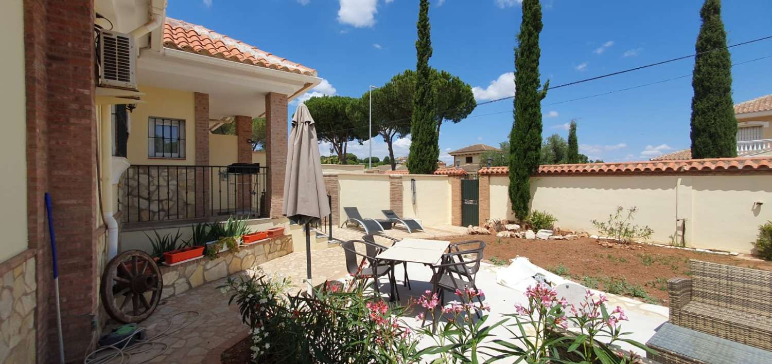 Villa for sale in Alhaurín de la Torre