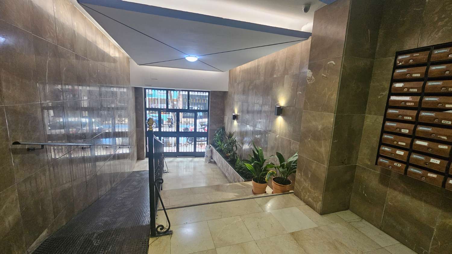 Estudio  en  Torremolinos con magníficas vistas al mar y a la montaña.