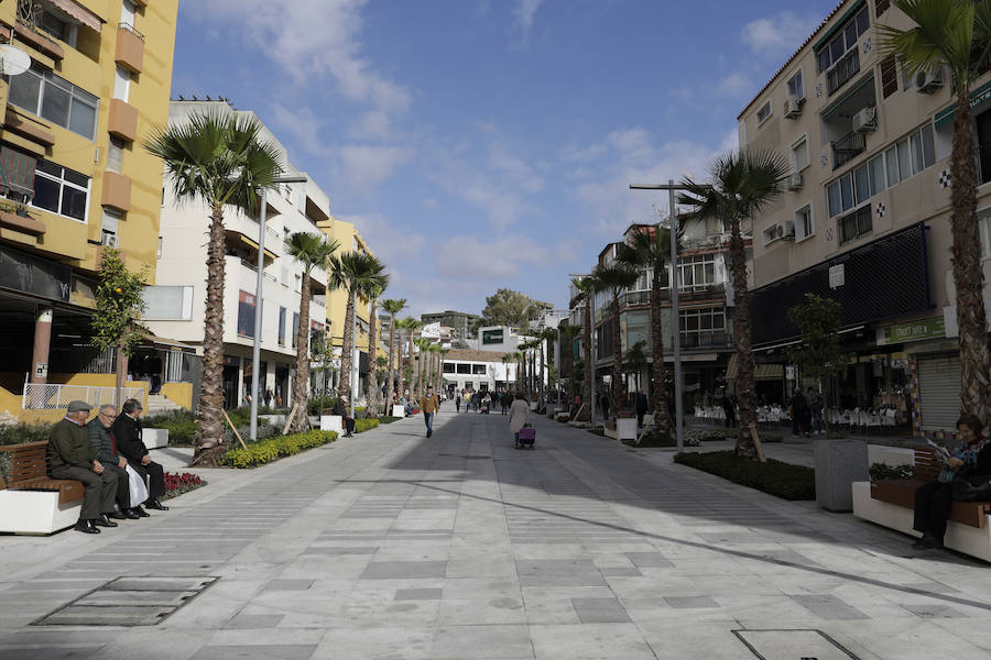 Estudio  en  Torremolinos con magníficas vistas al mar y a la montaña.