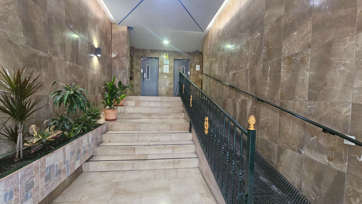 Estudio  en  Torremolinos con magníficas vistas al mar y a la montaña.