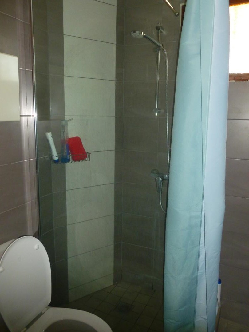 Estudio  en  Torremolinos con magníficas vistas al mar y a la montaña.