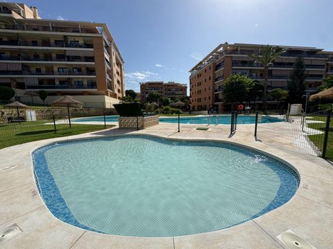 Fantástico piso en recinto cerrado en El Pinillo (Torremolinos)