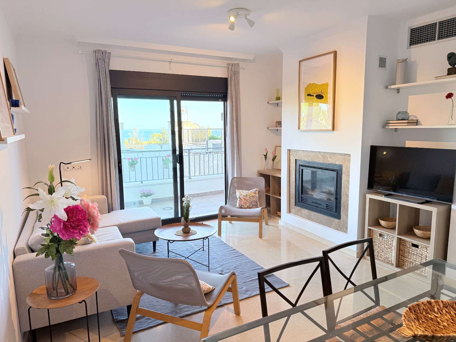 ADosado en esquina en Torreblanca, Fuengirola