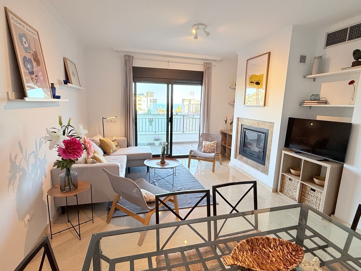 ADosado en esquina en Torreblanca, Fuengirola