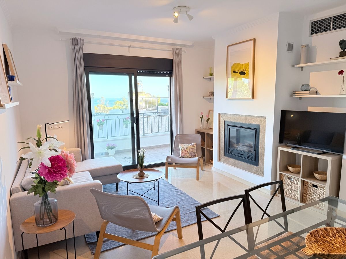 ADosado en esquina en Torreblanca, Fuengirola