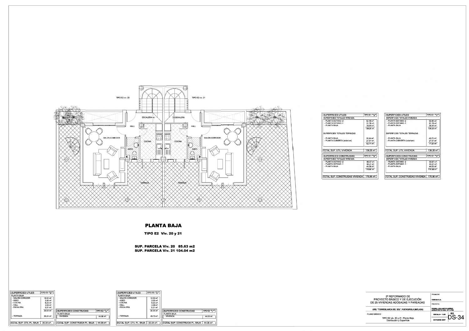 ADosado en esquina en Torreblanca, Fuengirola