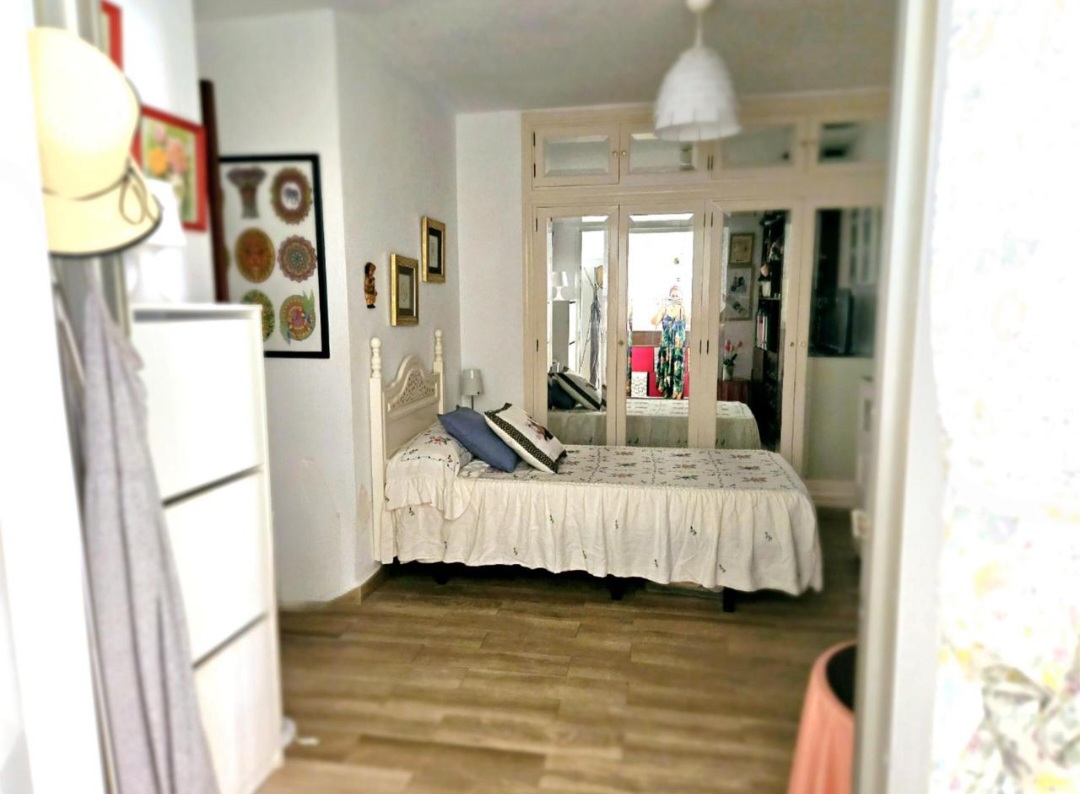 Amplio piso en 2ª línea de playa en La  Malagueta , Malaga