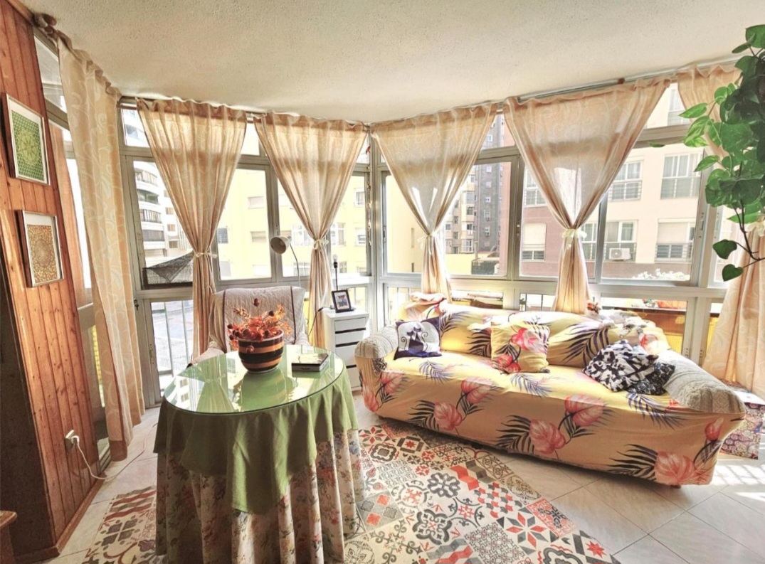 Amplio piso en 2ª línea de playa en La  Malagueta , Malaga