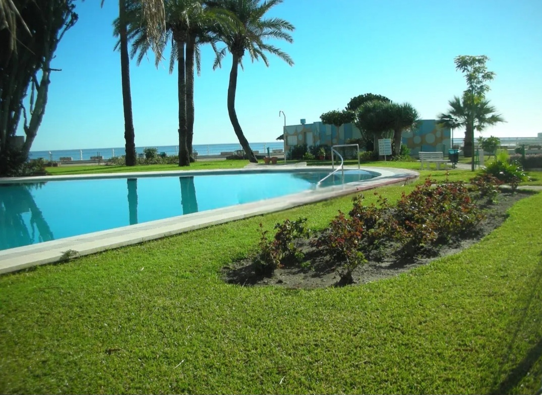 Estudio en primera línea de playa con vistas al mar