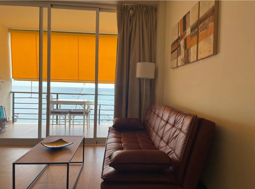 Estudio en primera línea de playa con vistas al mar