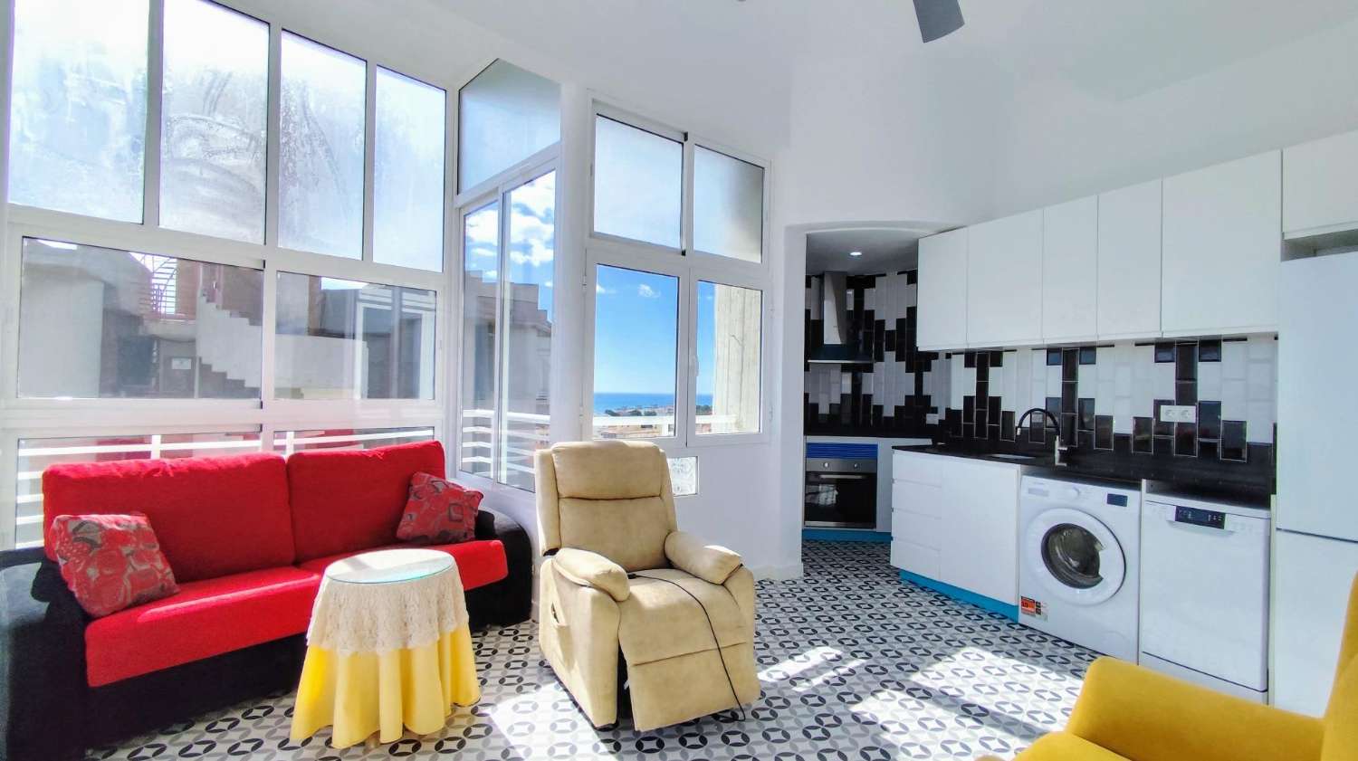 Impresionante Ático Reformado en el Corazón de Torremolinos