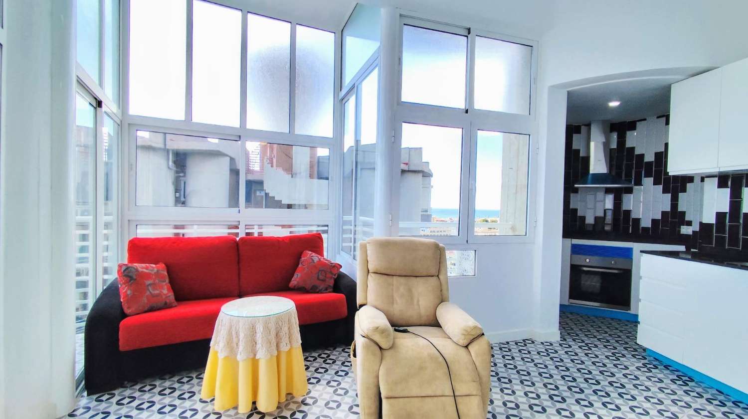 Impresionante Ático Reformado en el Corazón de Torremolinos