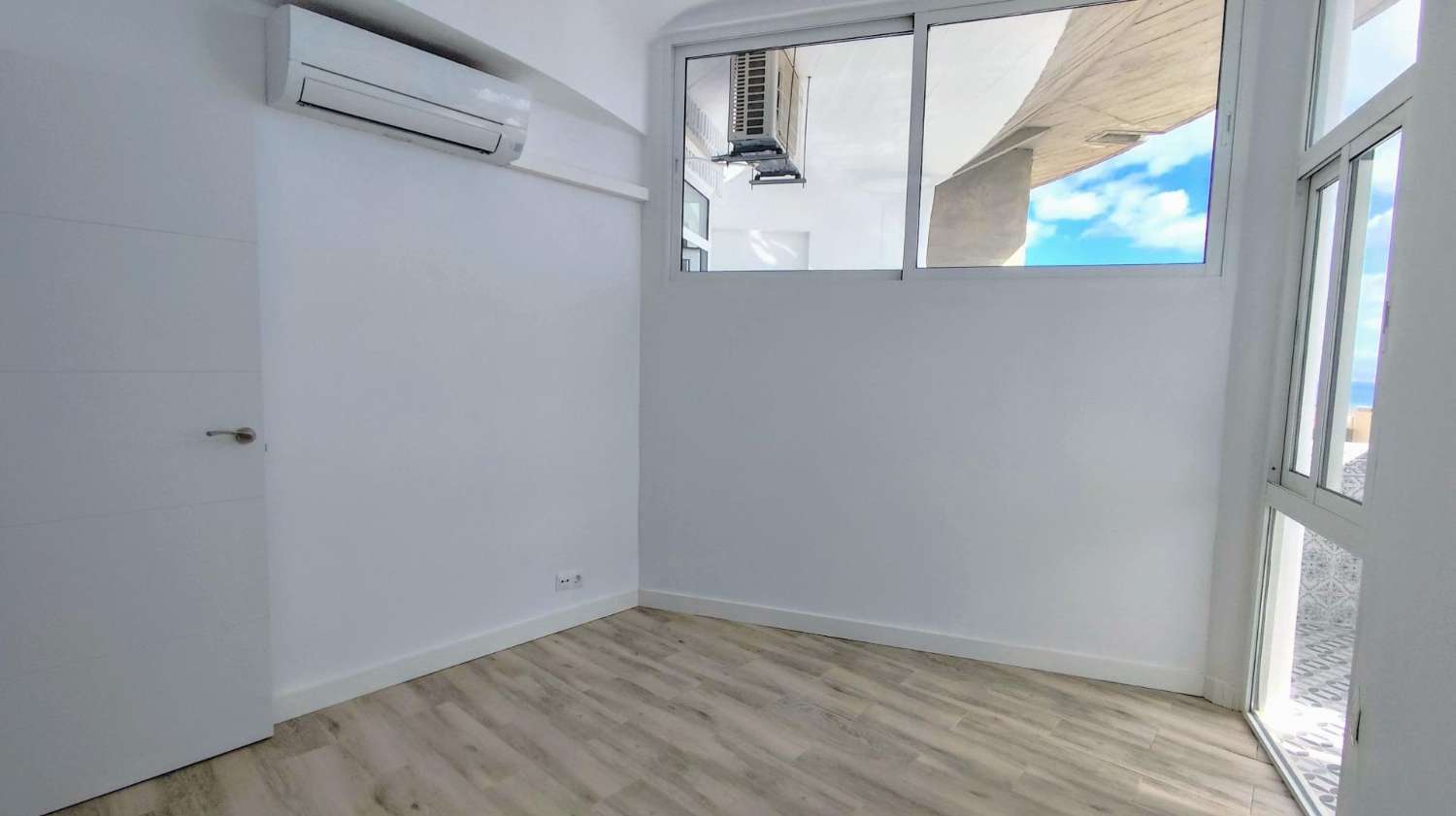 Impresionante Ático Reformado en el Corazón de Torremolinos