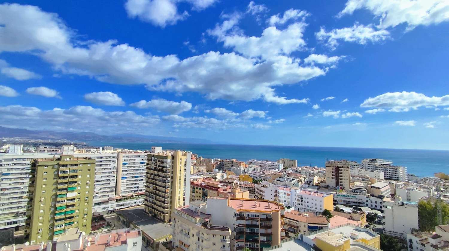 Impresionante Ático Reformado en el Corazón de Torremolinos