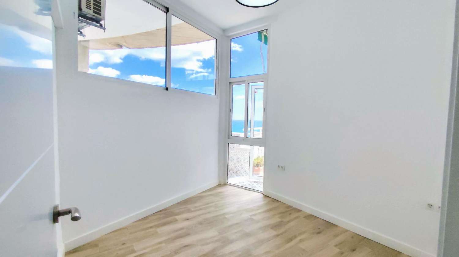 Impresionante Ático Reformado en el Corazón de Torremolinos